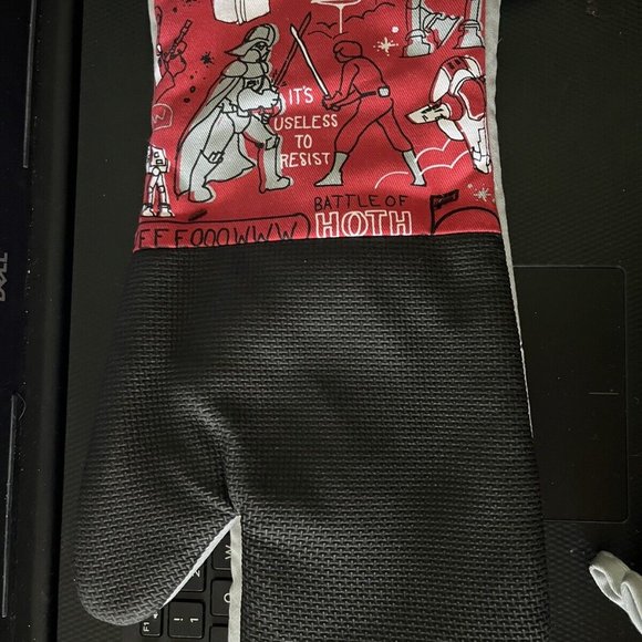 Star Wars Silicone Oversized Oven Mitt 2 pk NEW - Picture 2 of 2